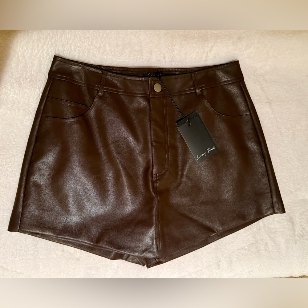 Vici Skort - Picture 2 of 6